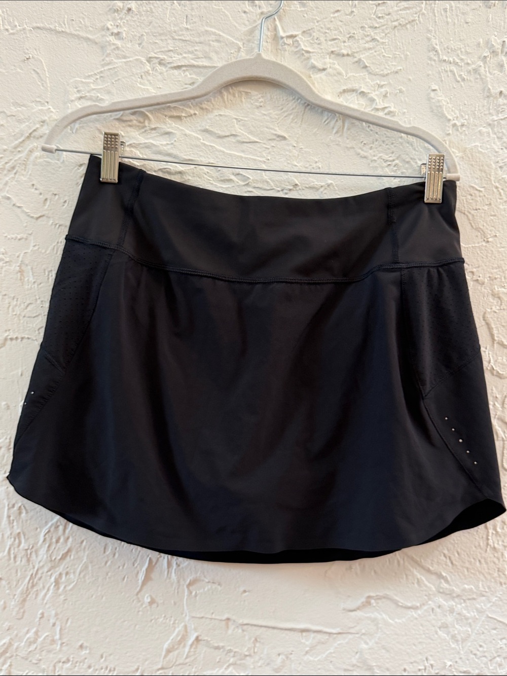 Athleta 14” black skirt size M